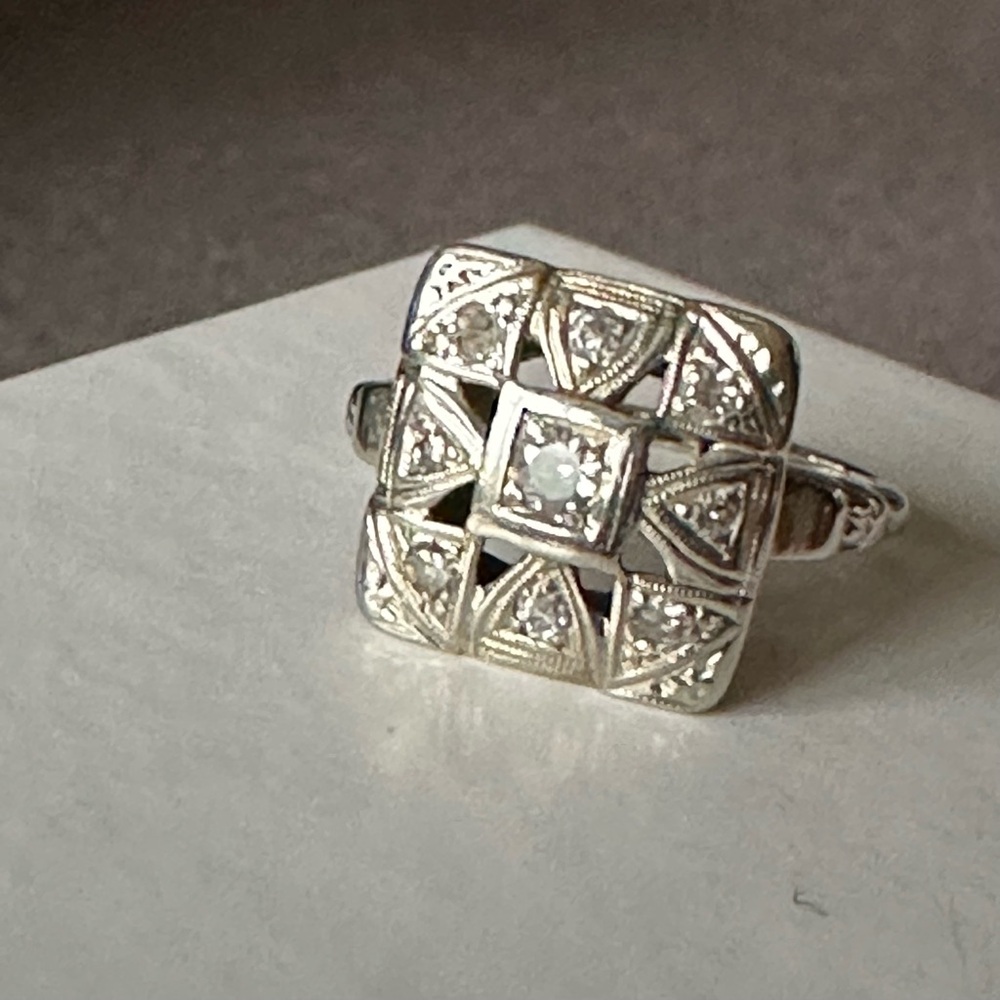 Vintage Art Deco Elegant Silver & Diamond 💎 Chips Ring Size 7